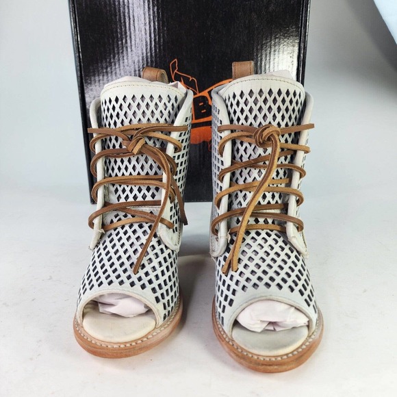 Freebird by Steven women's FB-Benni white boots US 8 Perforated Lace Heel sandal - Picture 3 of 9